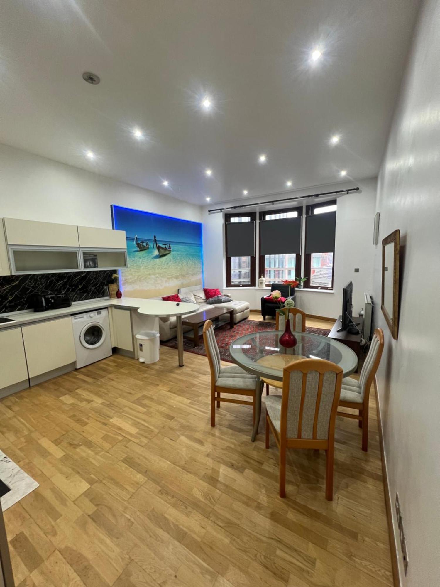 Centre - 2 Bed Apartment *