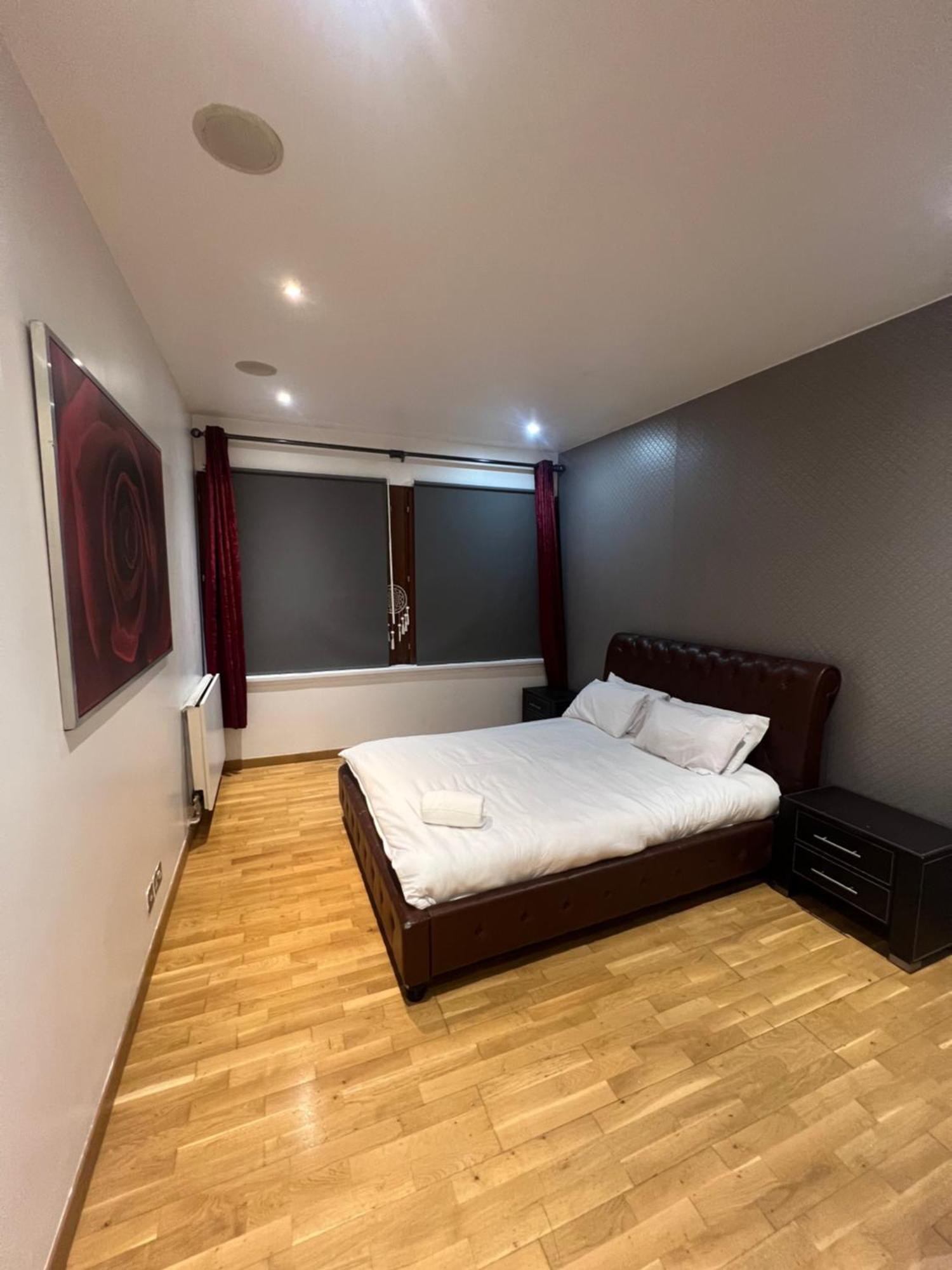 Centre - 2 Bed Apartment *