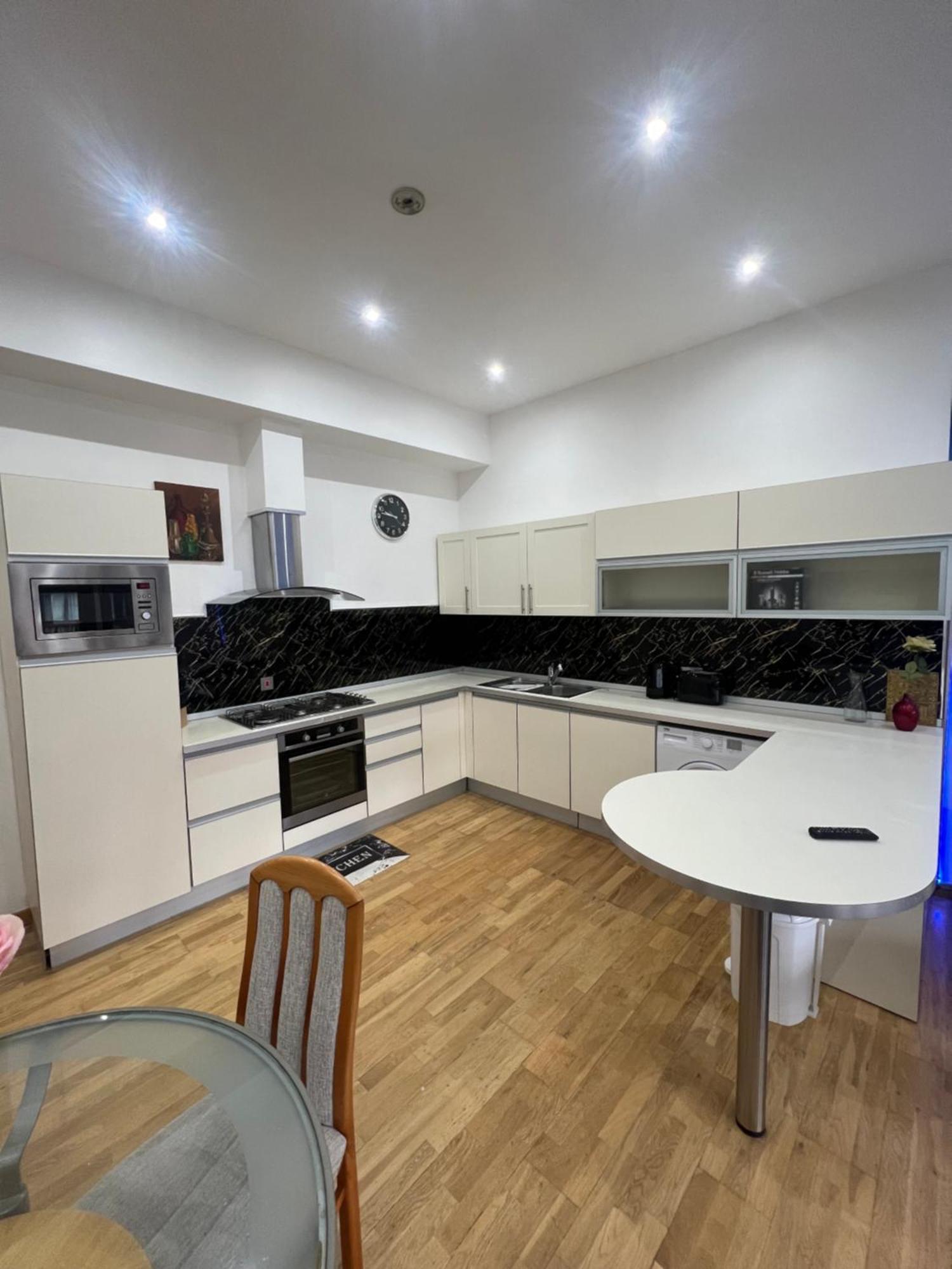 Centre - 2 Bed Glasgow