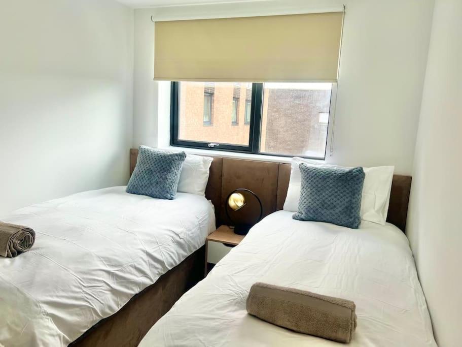 Holiday home - 5 Bedrooms 4 Bathrooms - Private Parking