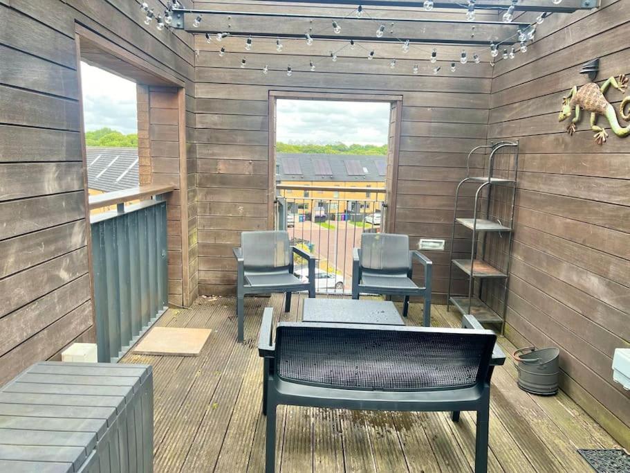 Holiday home - 5 Bedrooms 4 Bathrooms - Private Parking *