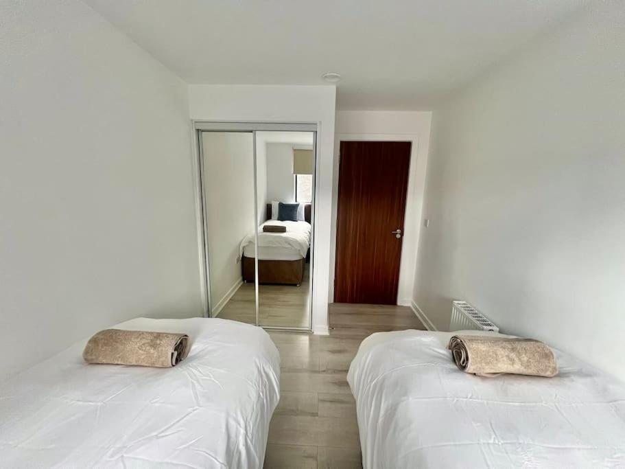 Holiday home - 5 Bedrooms 4 Bathrooms - Private Parking Glasgow