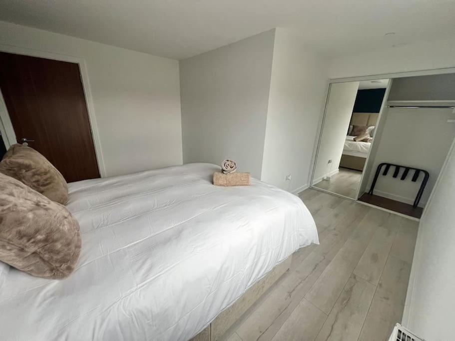 Holiday home - 5 Bedrooms 4 Bathrooms - Private Parking