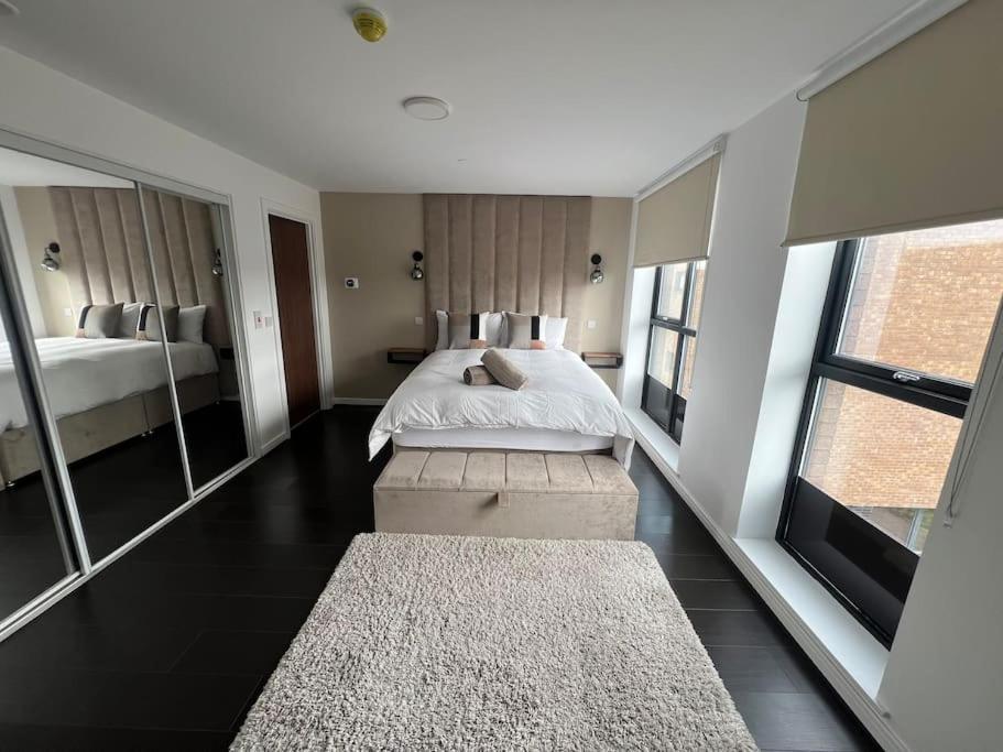 Holiday home - 5 Bedrooms 4 Bathrooms - Private Parking Glasgow