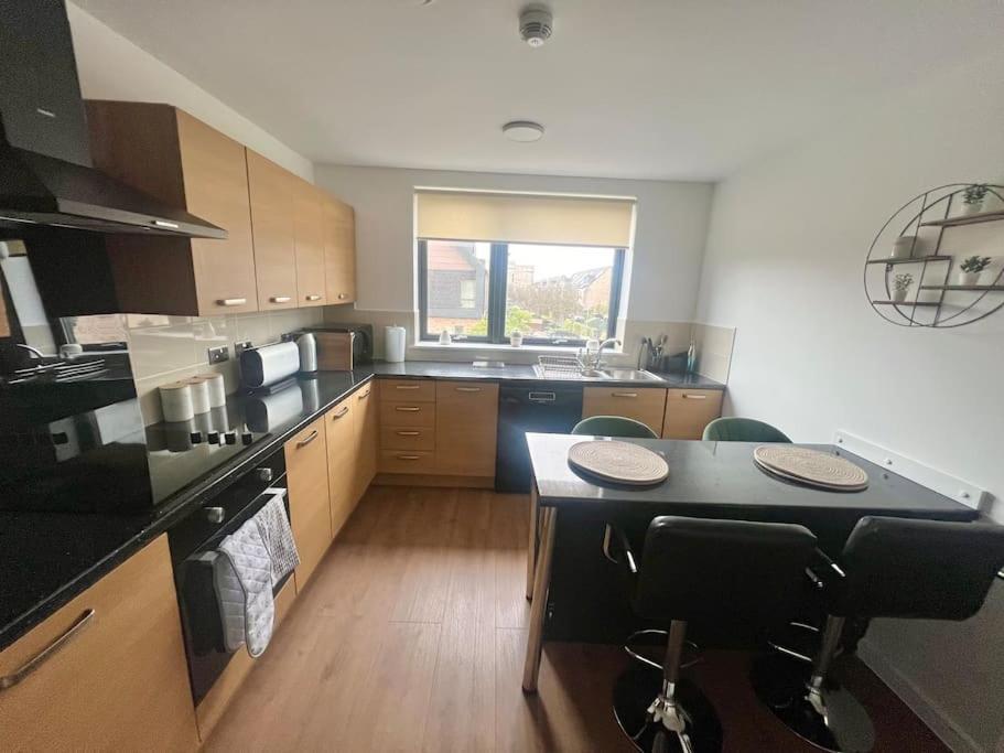 Holiday home - 5 Bedrooms 4 Bathrooms - Private Parking Glasgow