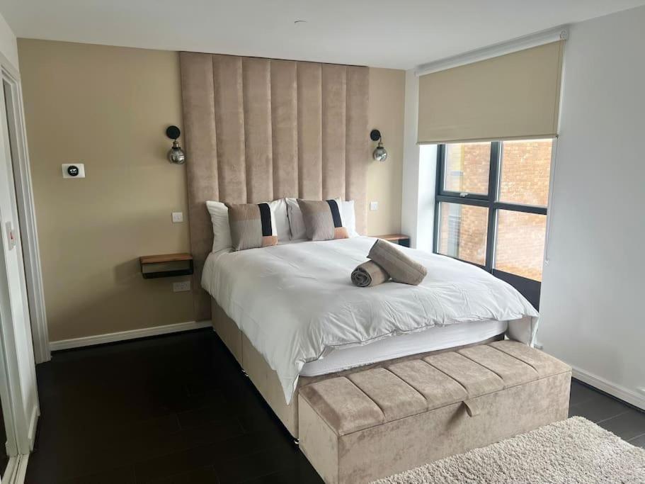 Holiday home - 5 Bedrooms 4 Bathrooms - Private Parking