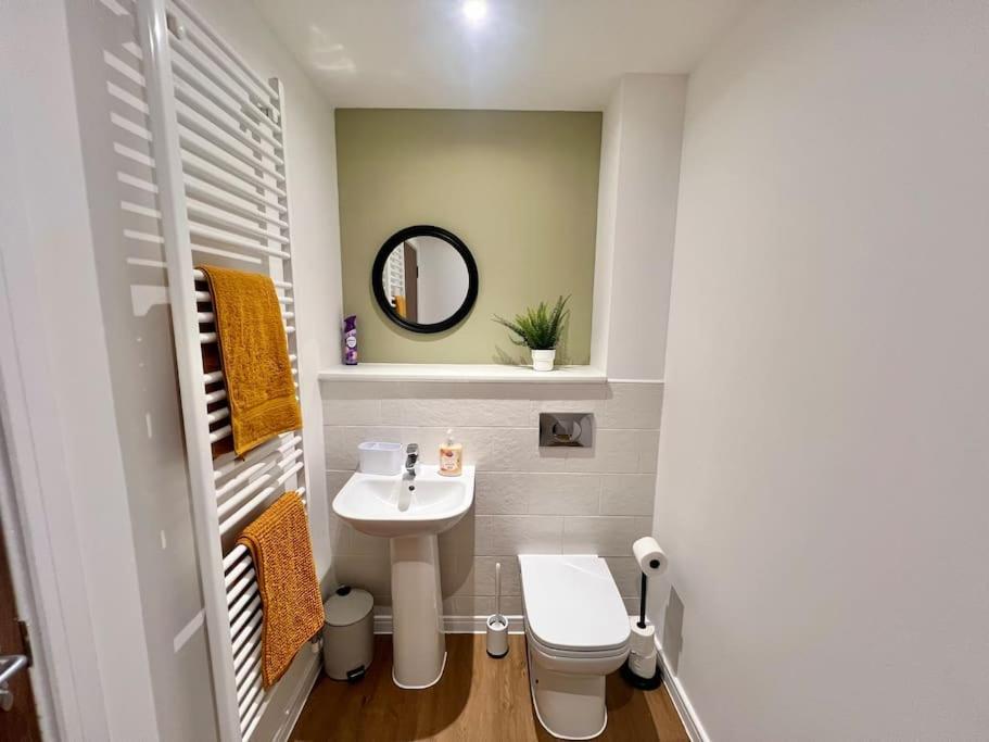 Holiday home - 5 Bedrooms 4 Bathrooms - Private Parking Glasgow