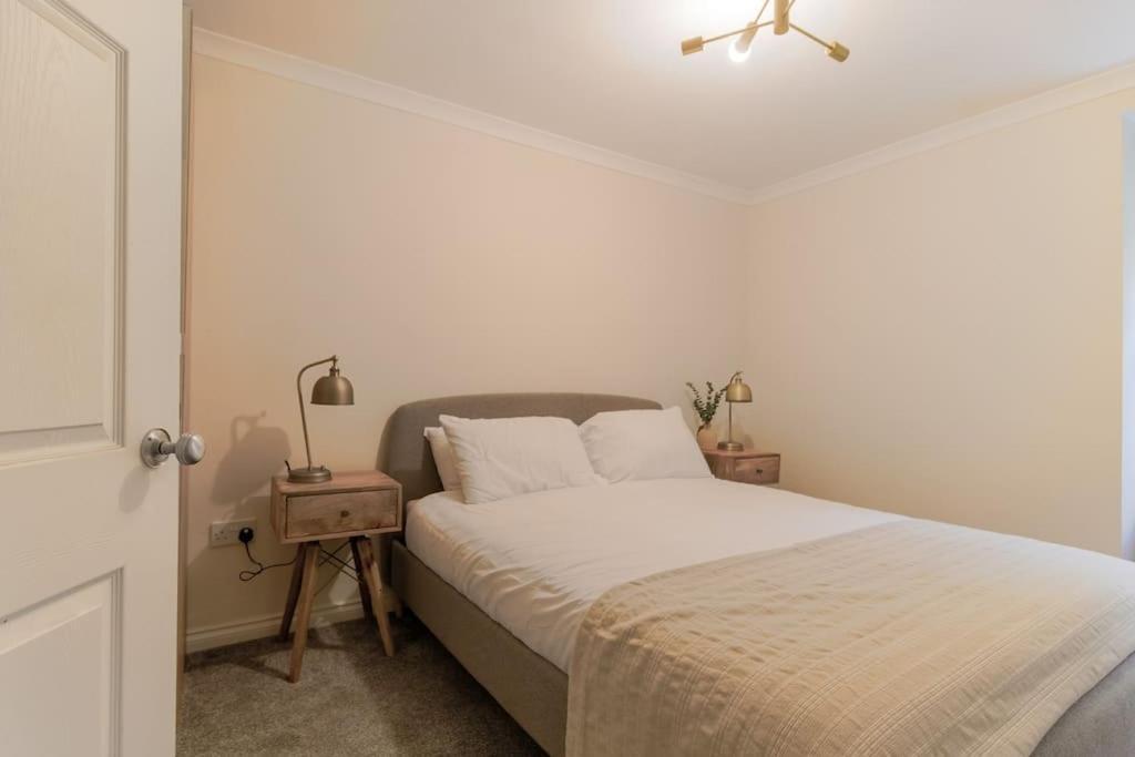 Timeless 5 Bed Duplex Flat * Glasgow