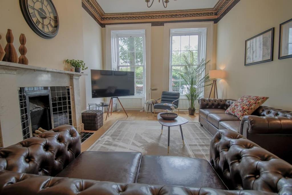Apartment Timeless 5 Bed Duplex Flat *