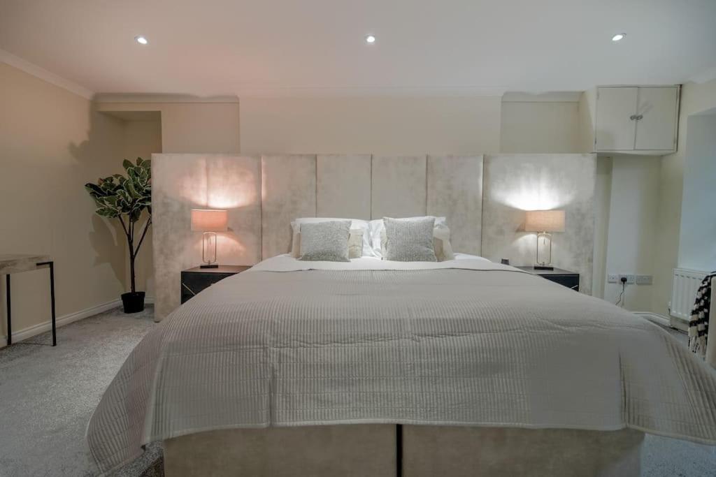 Timeless 5 Bed Duplex Flat Glasgow