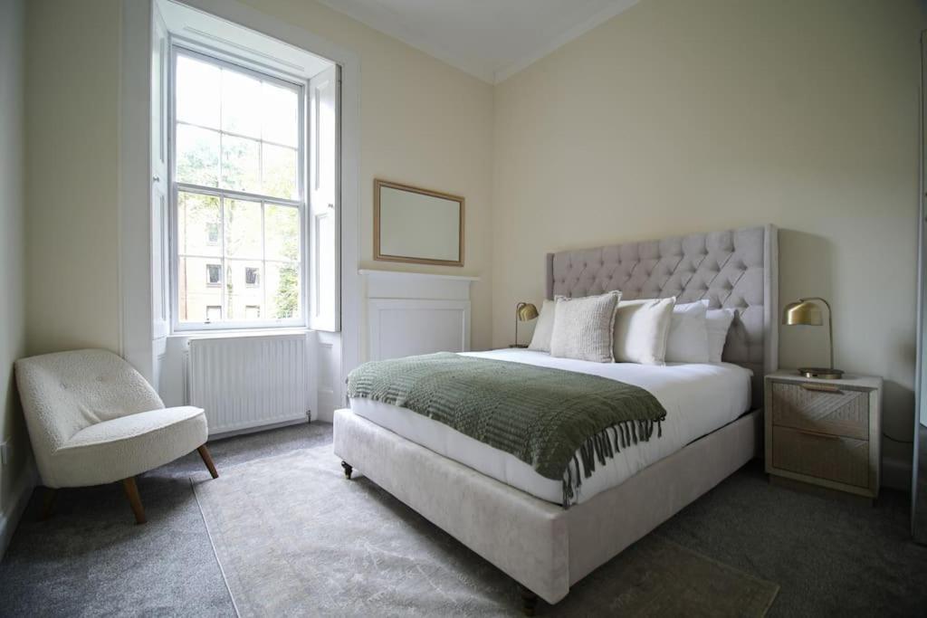 Timeless 5 Bed Duplex Flat * Glasgow