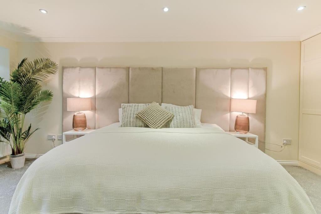 Timeless 5 Bed Duplex Flat * Glasgow