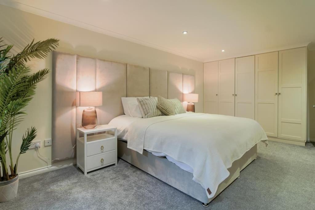 Apartment Timeless 5 Bed Duplex Flat *