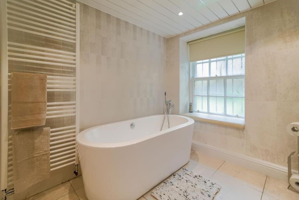 Timeless 5 Bed Duplex Flat Apartment Glasgow
