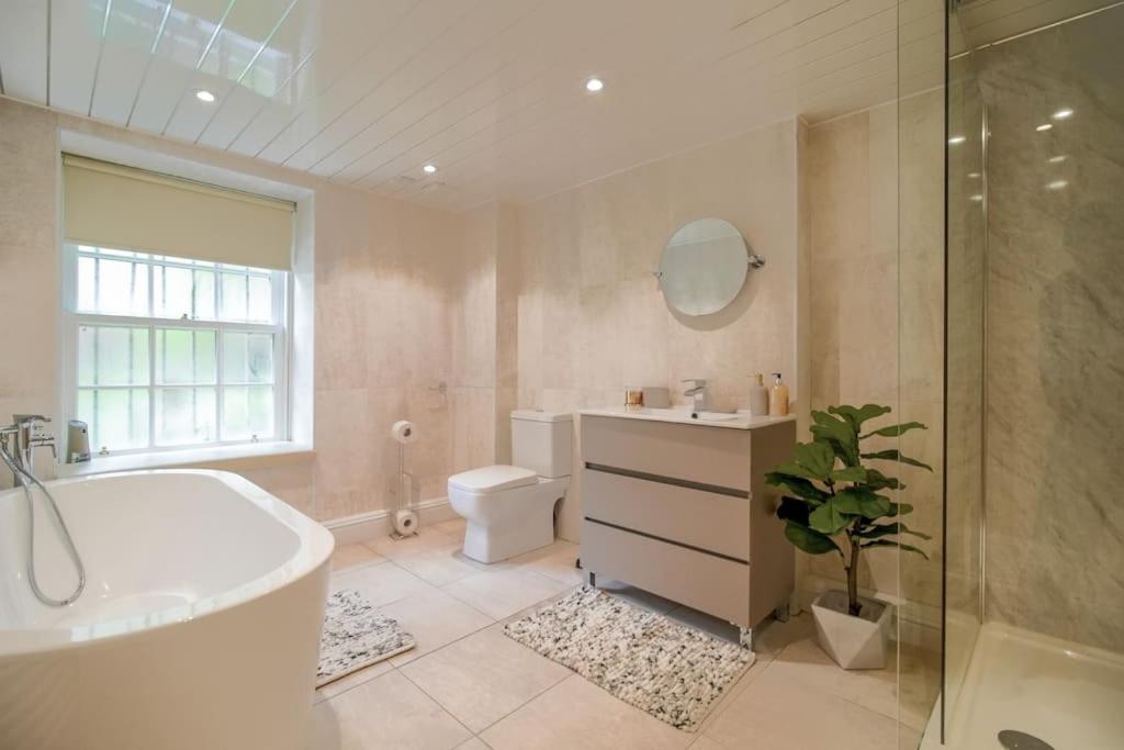 Timeless 5 Bed Duplex Flat Glasgow