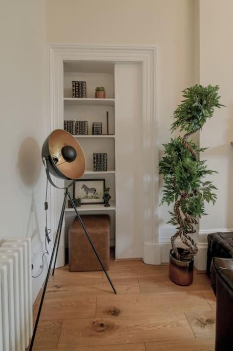 Timeless 5 Bed Duplex Flat * Glasgow