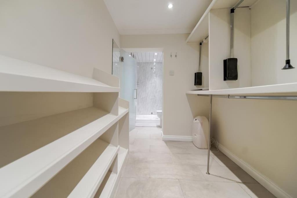 Apartment Timeless 5 Bed Duplex Flat *