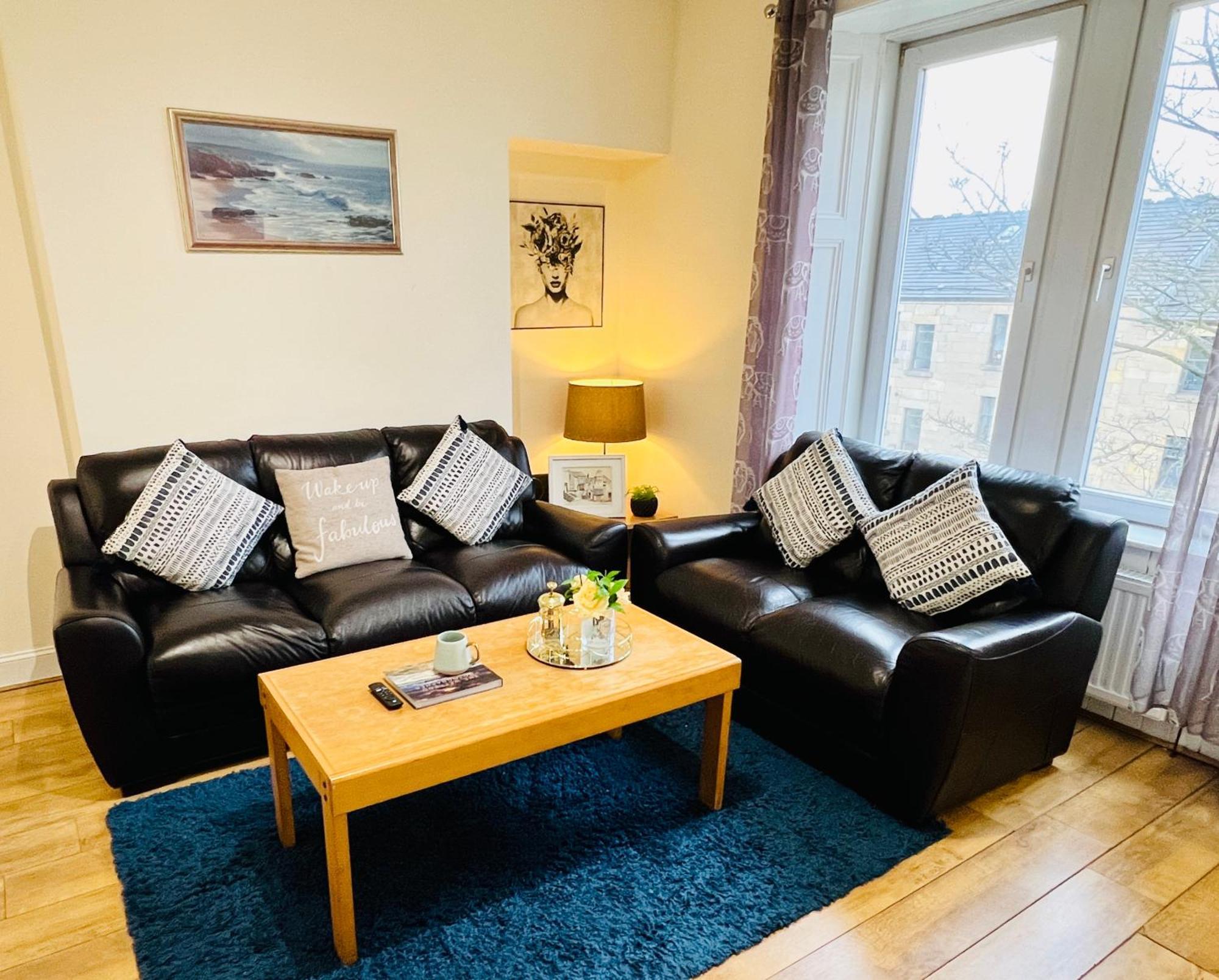 Cozy 2 Bed Just Minutes From Airport Glasgow