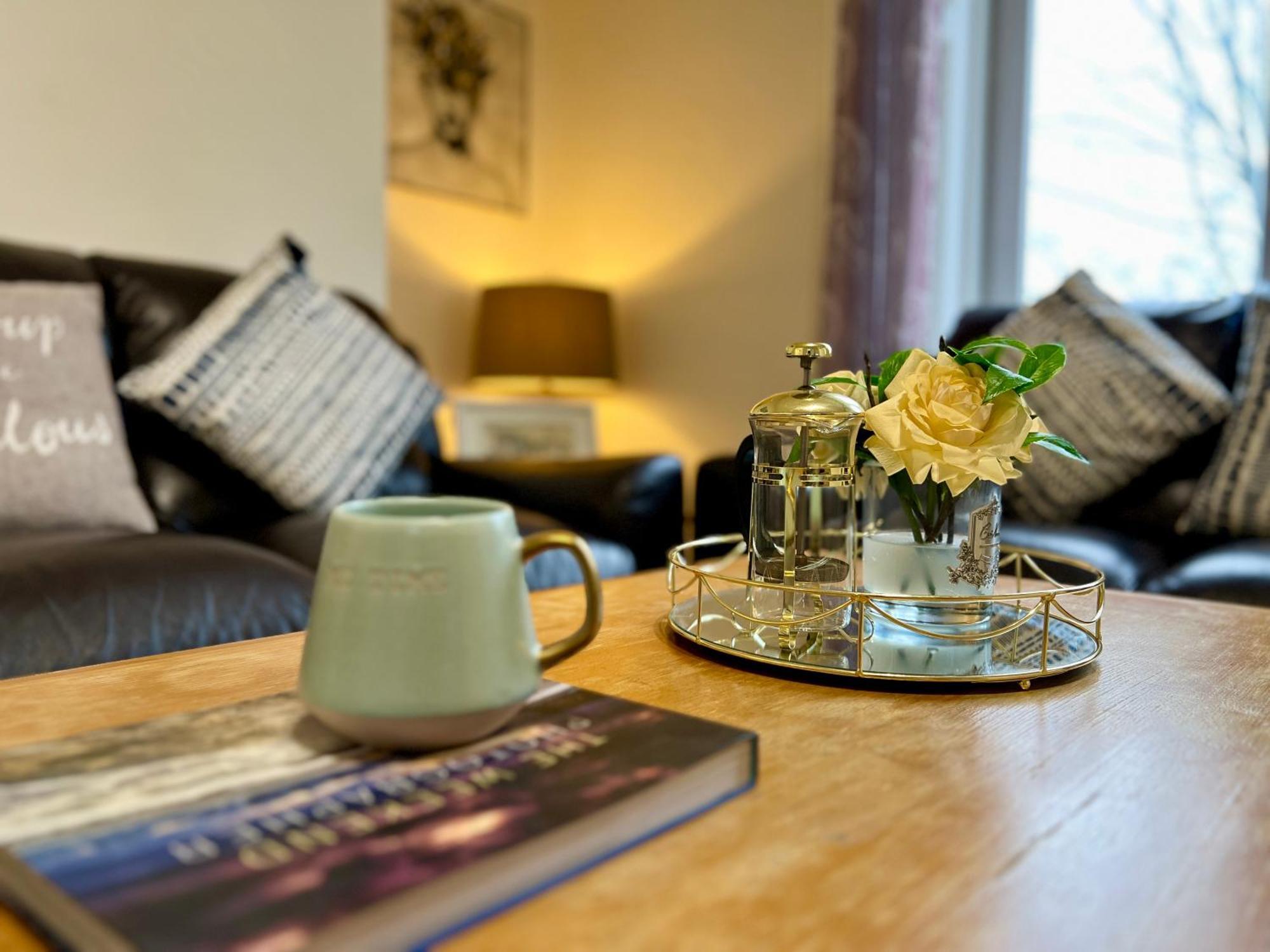Cozy 2 Bed Just Minutes From Airport Apartment Glasgow