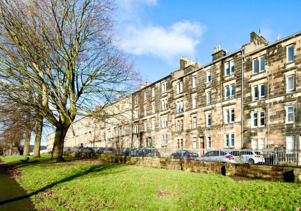 Cozy 2 Bed Just Minutes From Airport Glasgow
