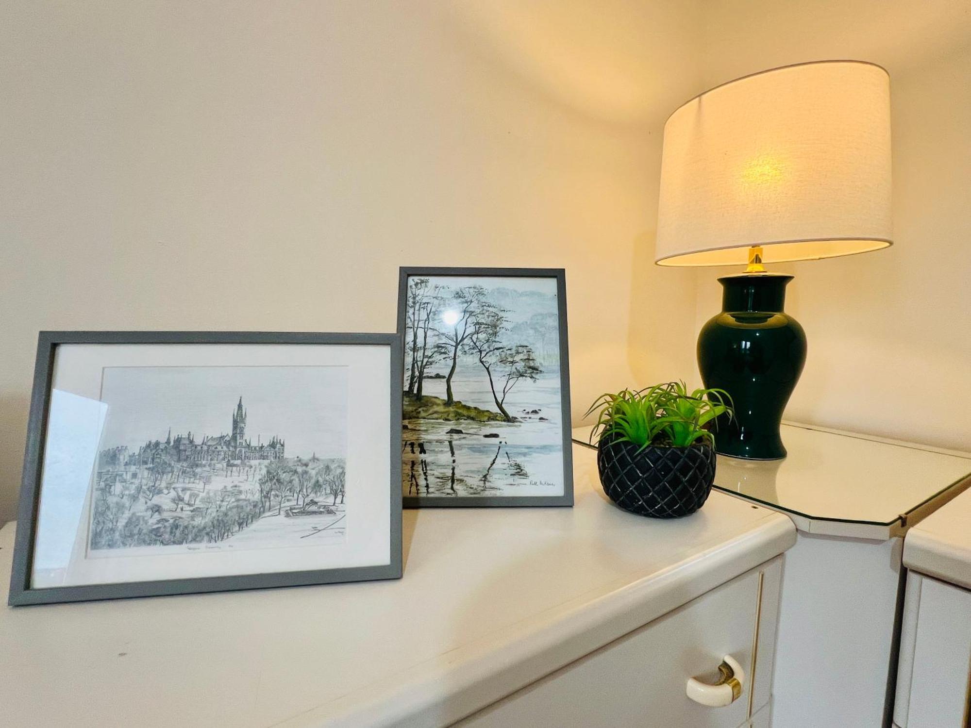 Cozy 2 Bed Just Minutes From Airport