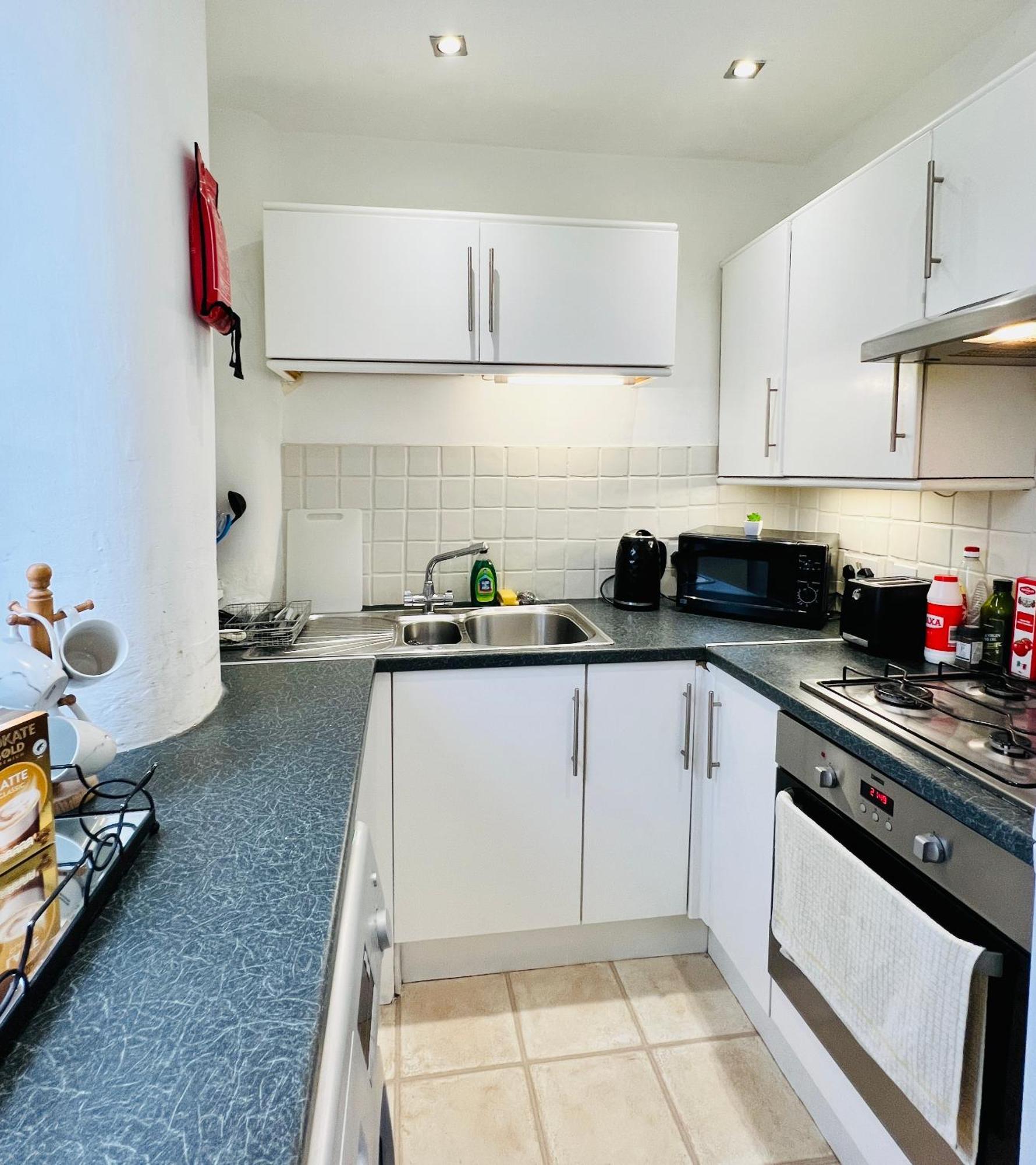 Apartment Cozy 2 Bed Just Minutes From Airport *