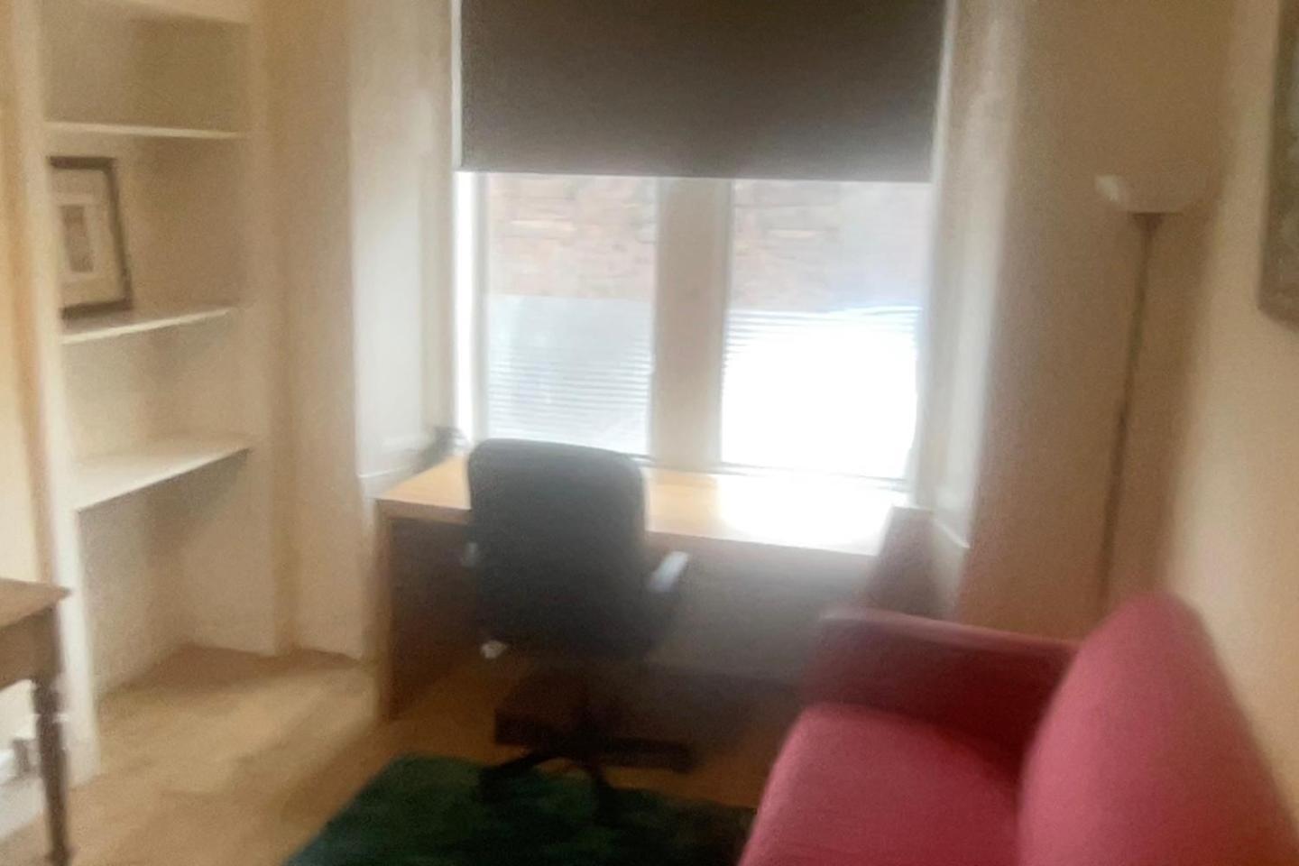 One Bedroom In Glasgow's West End Apartment *