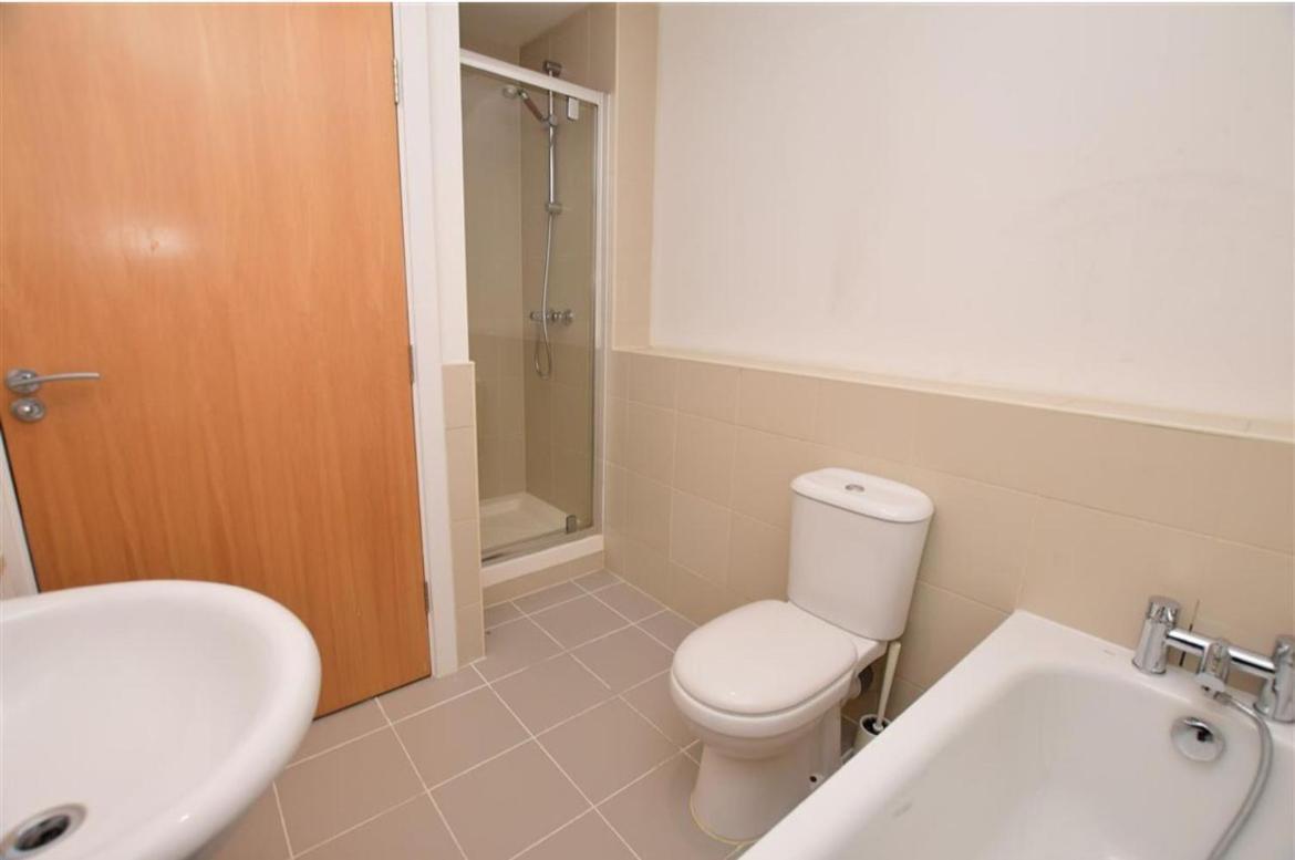 23 Lochburn Gardens - Carz *