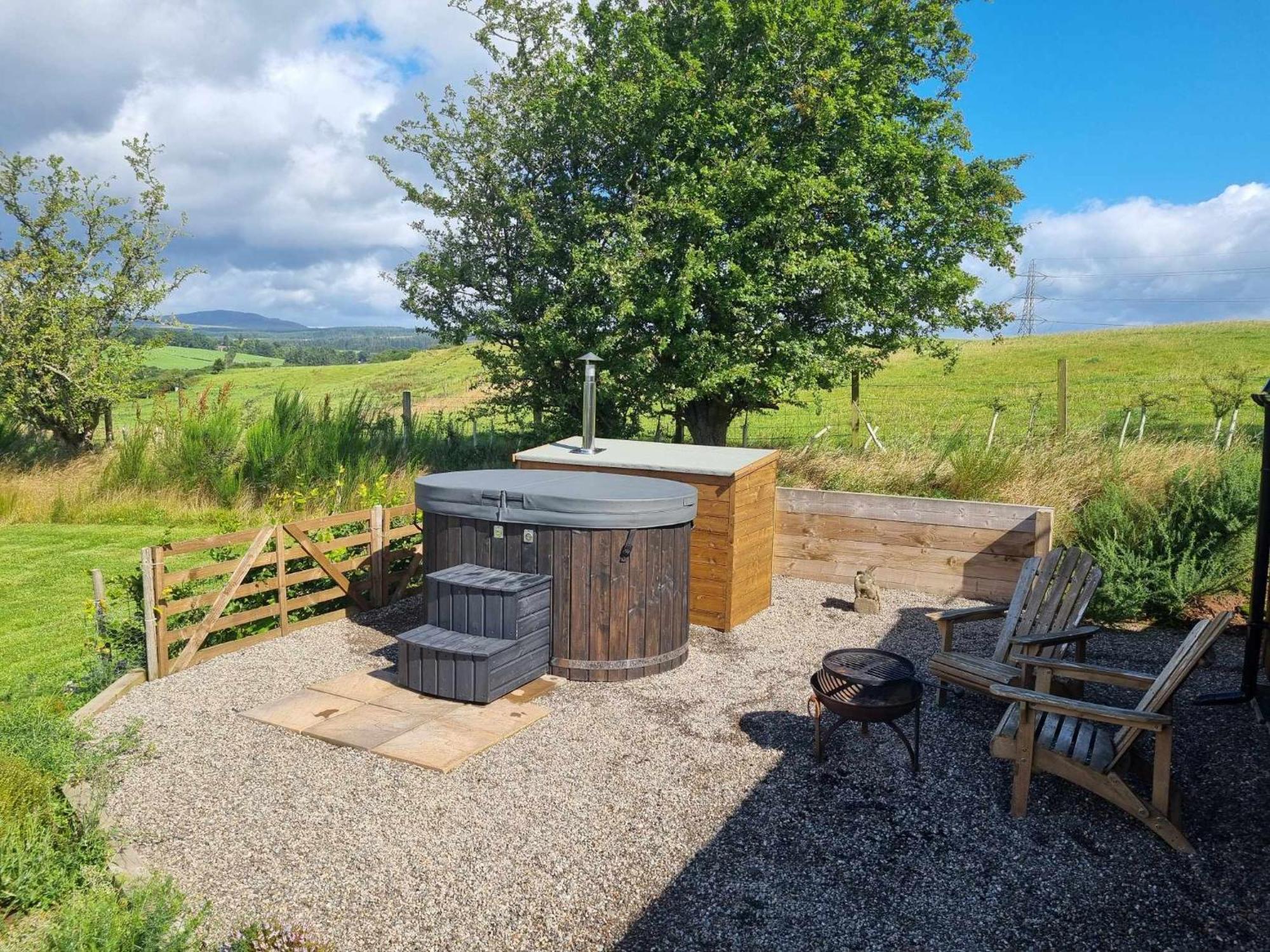 Apartment Luxury Glamping Pods - The Heft & The Hirsel
