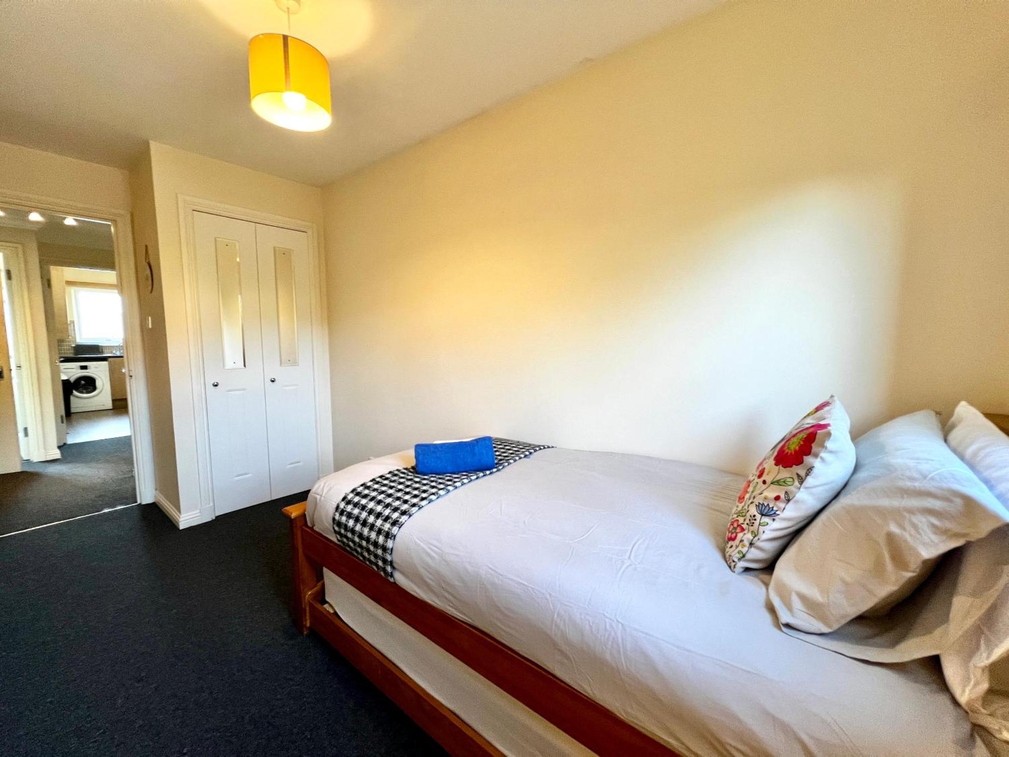 Stylish Modern Flat With Juliet Balcony & Parking *