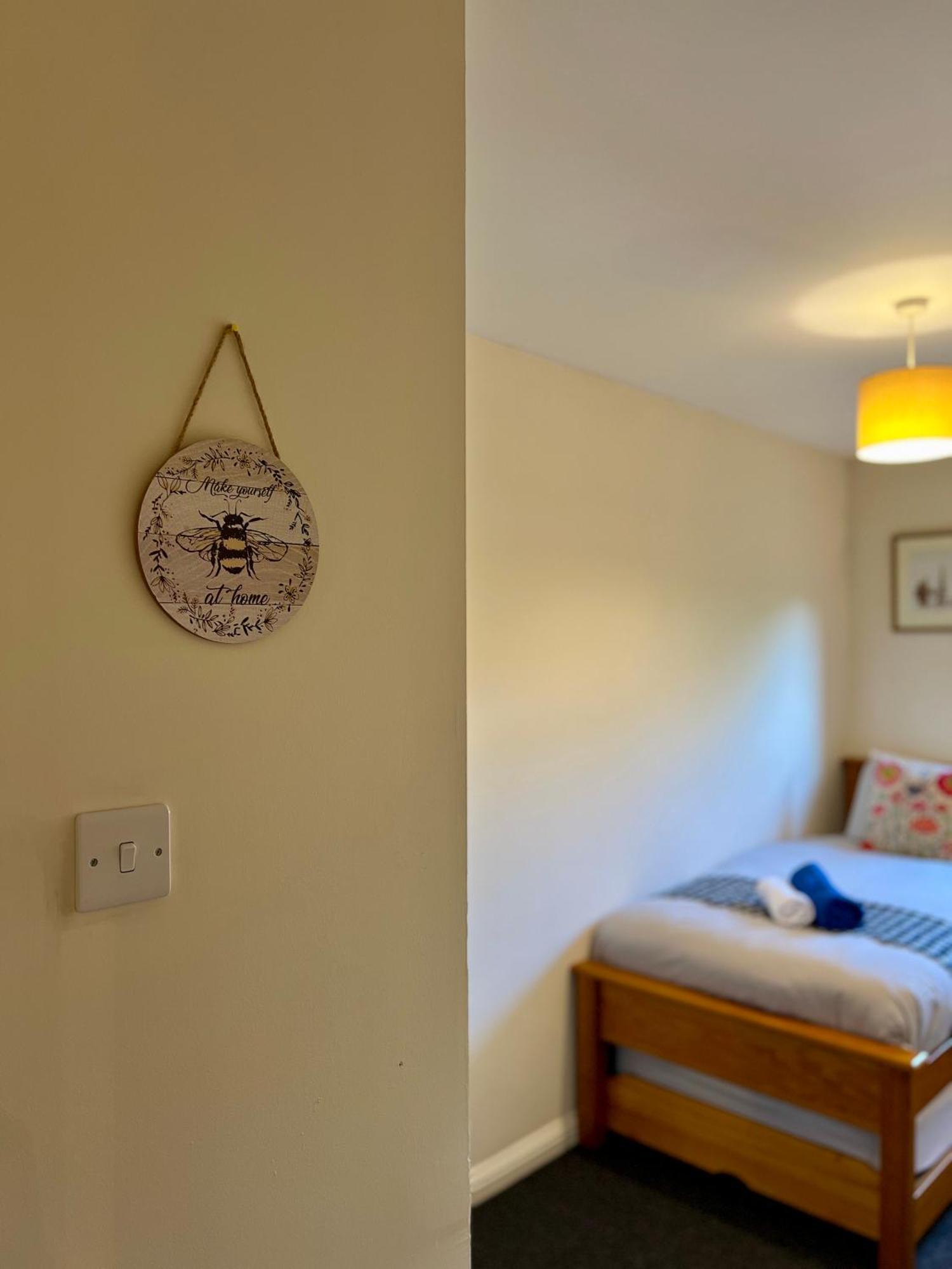 Stylish Modern Flat With Juliet Balcony & Parking *