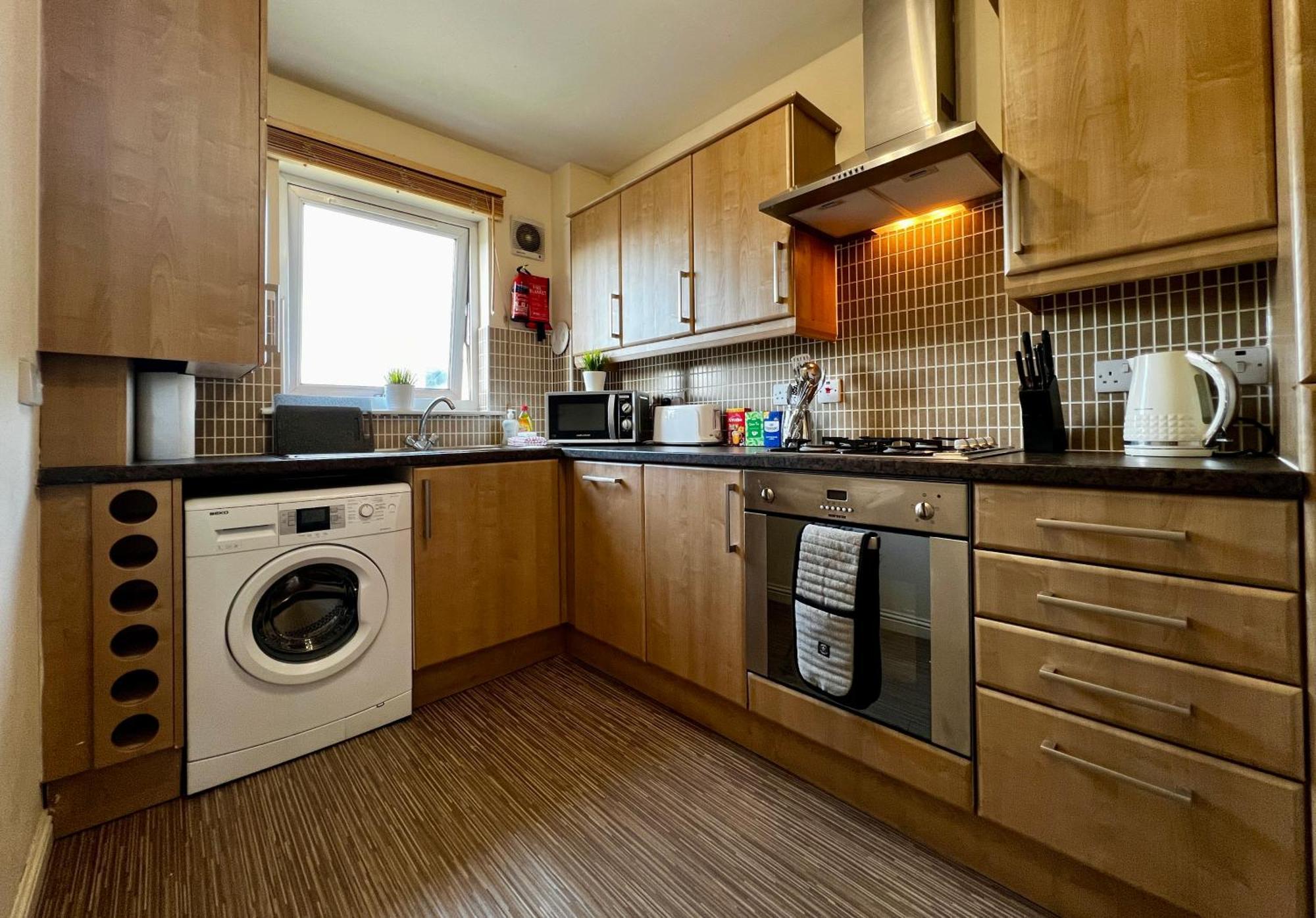 Stylish Modern Flat With Juliet Balcony & Parking *