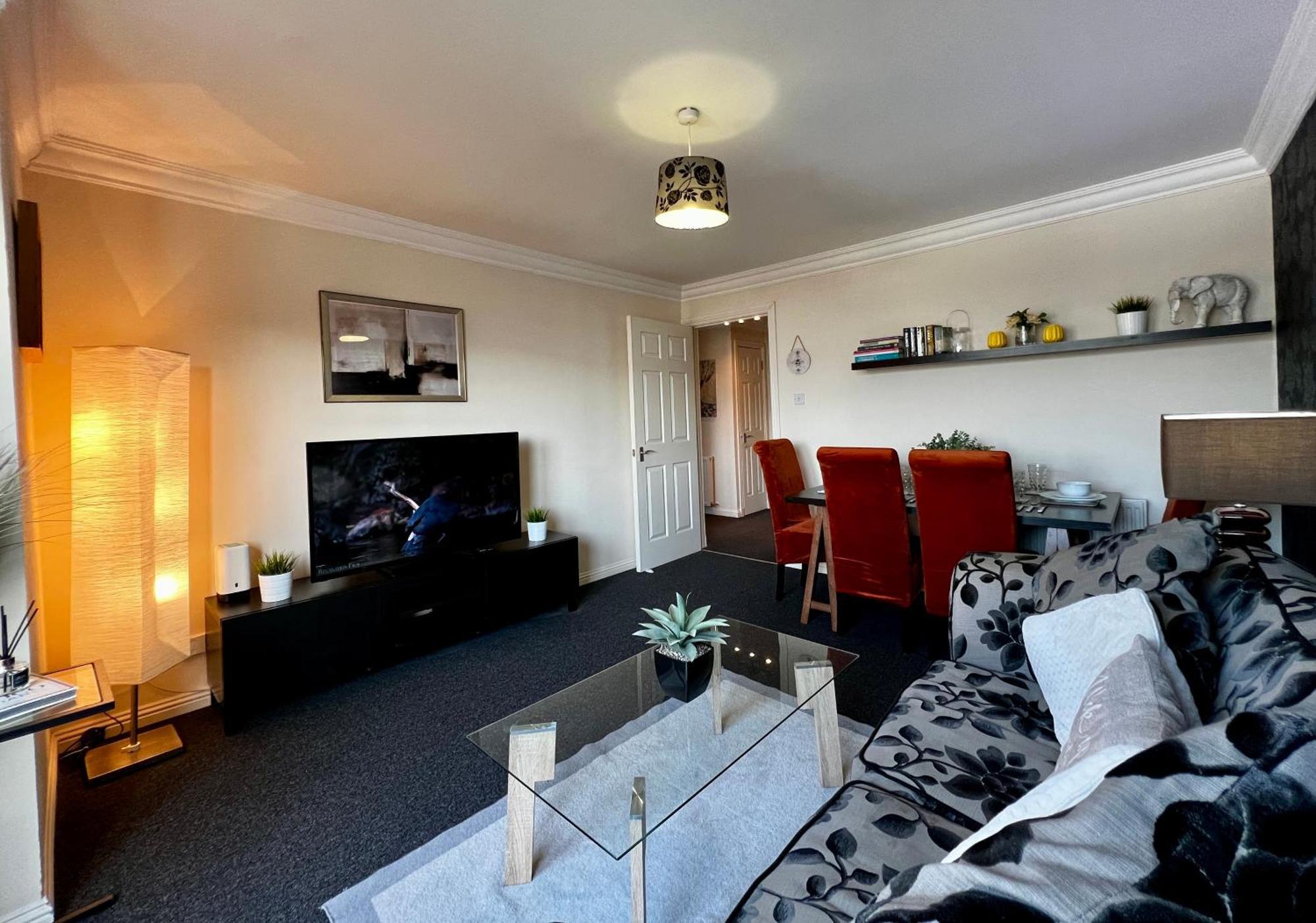 Stylish Modern Flat With Juliet Balcony & Parking Apartment *