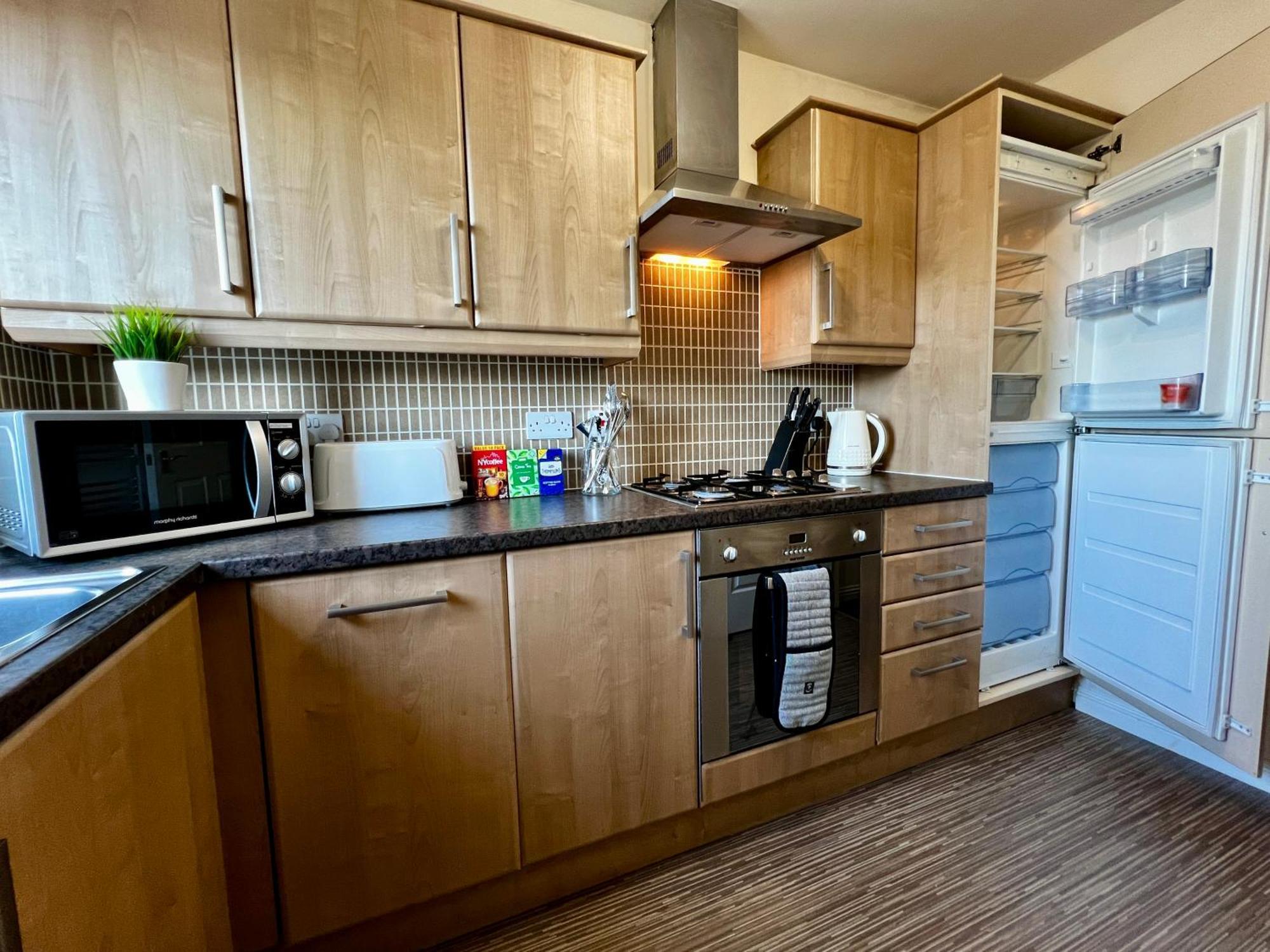 Stylish Modern Flat With Juliet Balcony & Parking Glasgow