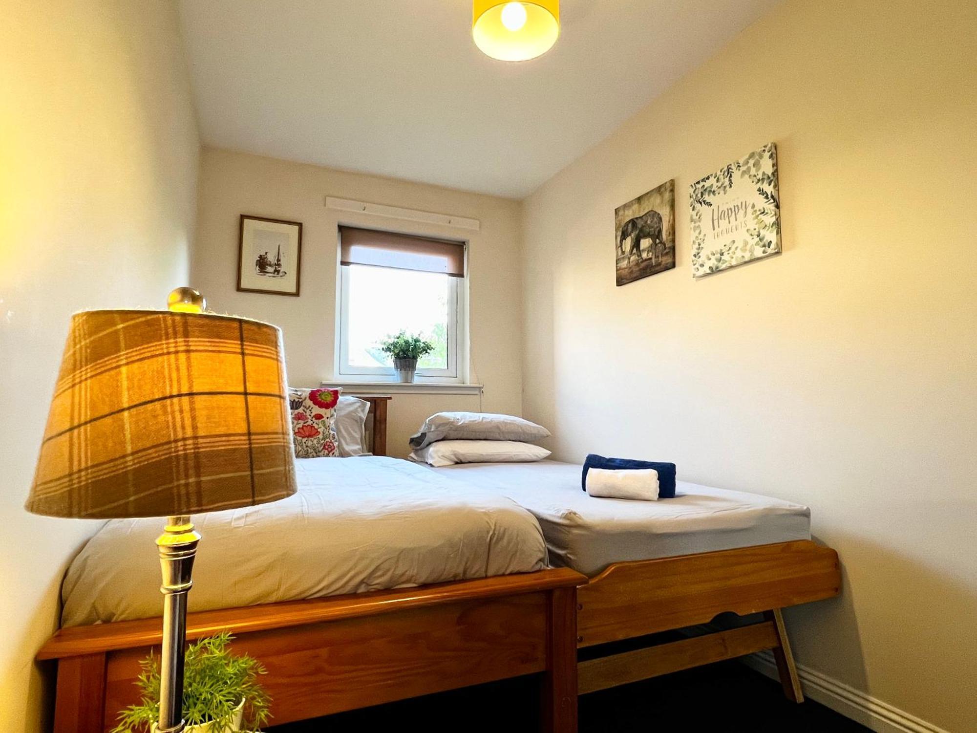 Apartment Stylish Modern Flat With Juliet Balcony & Parking