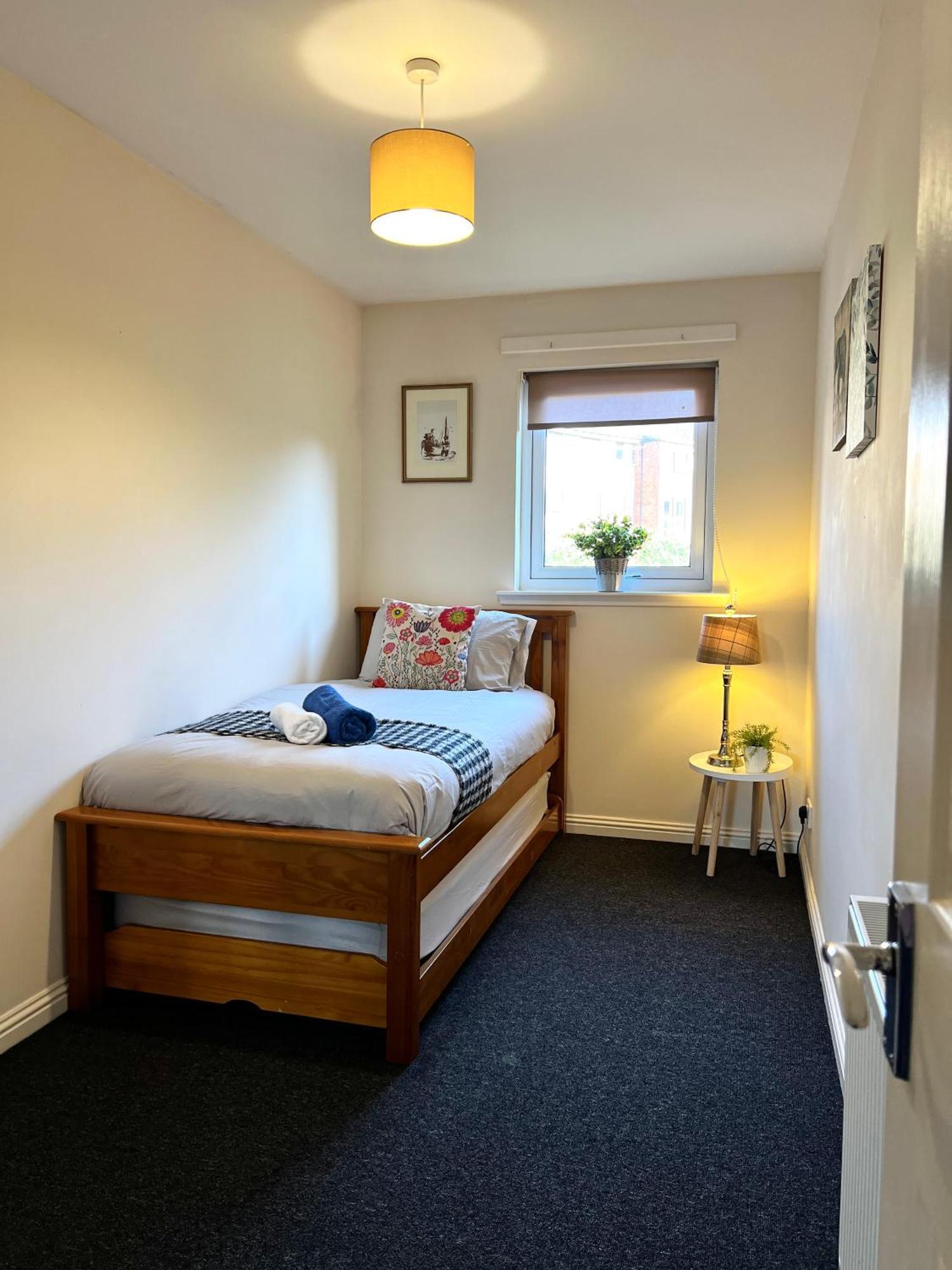 Stylish Modern Flat With Juliet Balcony & Parking Apartment *
