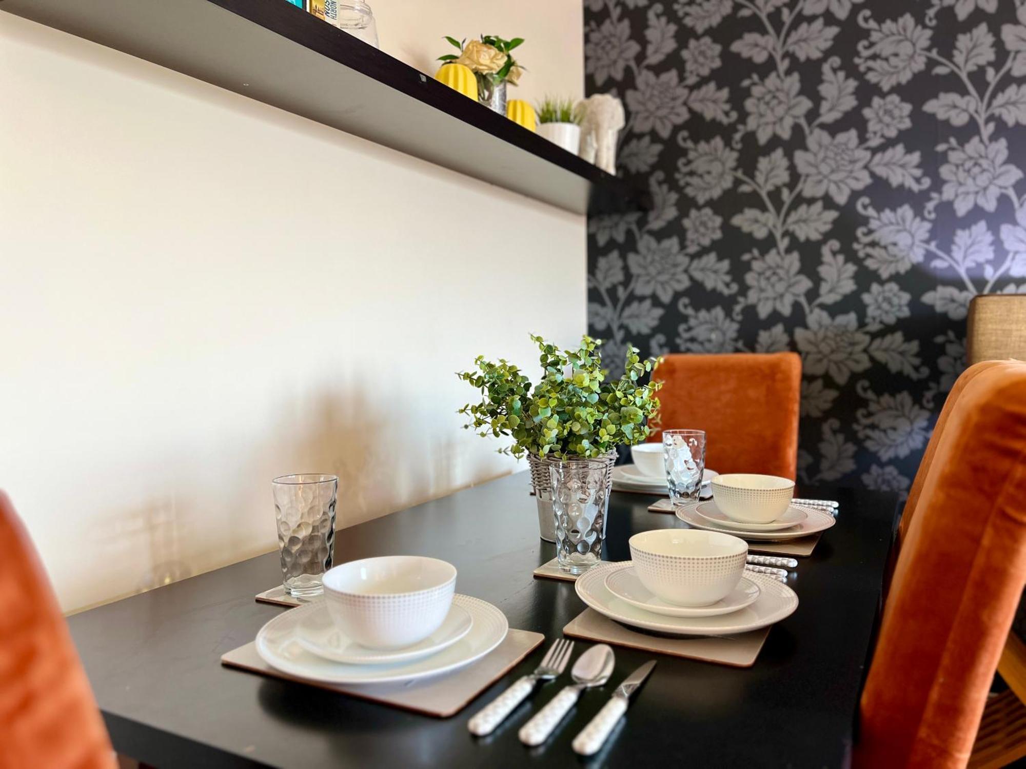 Apartment Stylish Modern Flat With Juliet Balcony & Parking *