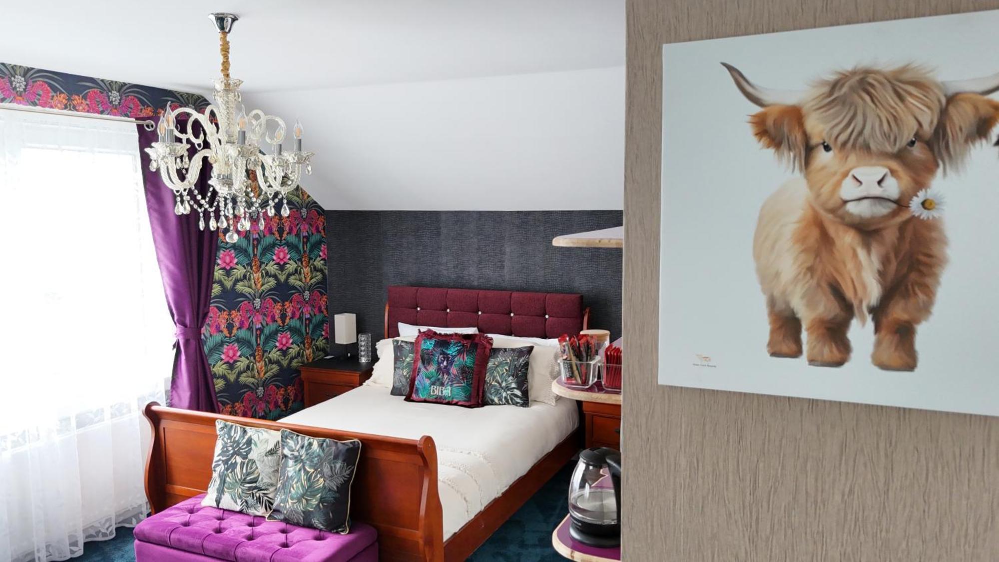 Finn Village - Loch Lomond Jungle En-suite Bathroom & Oudoor Hot Tub *