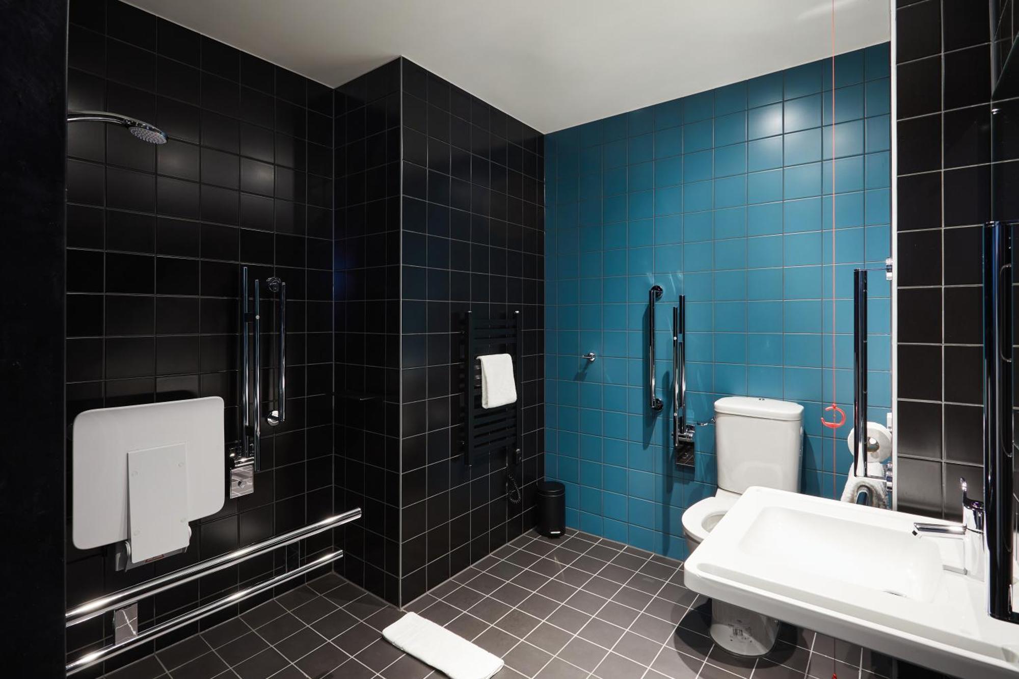 The Social Hub 4*