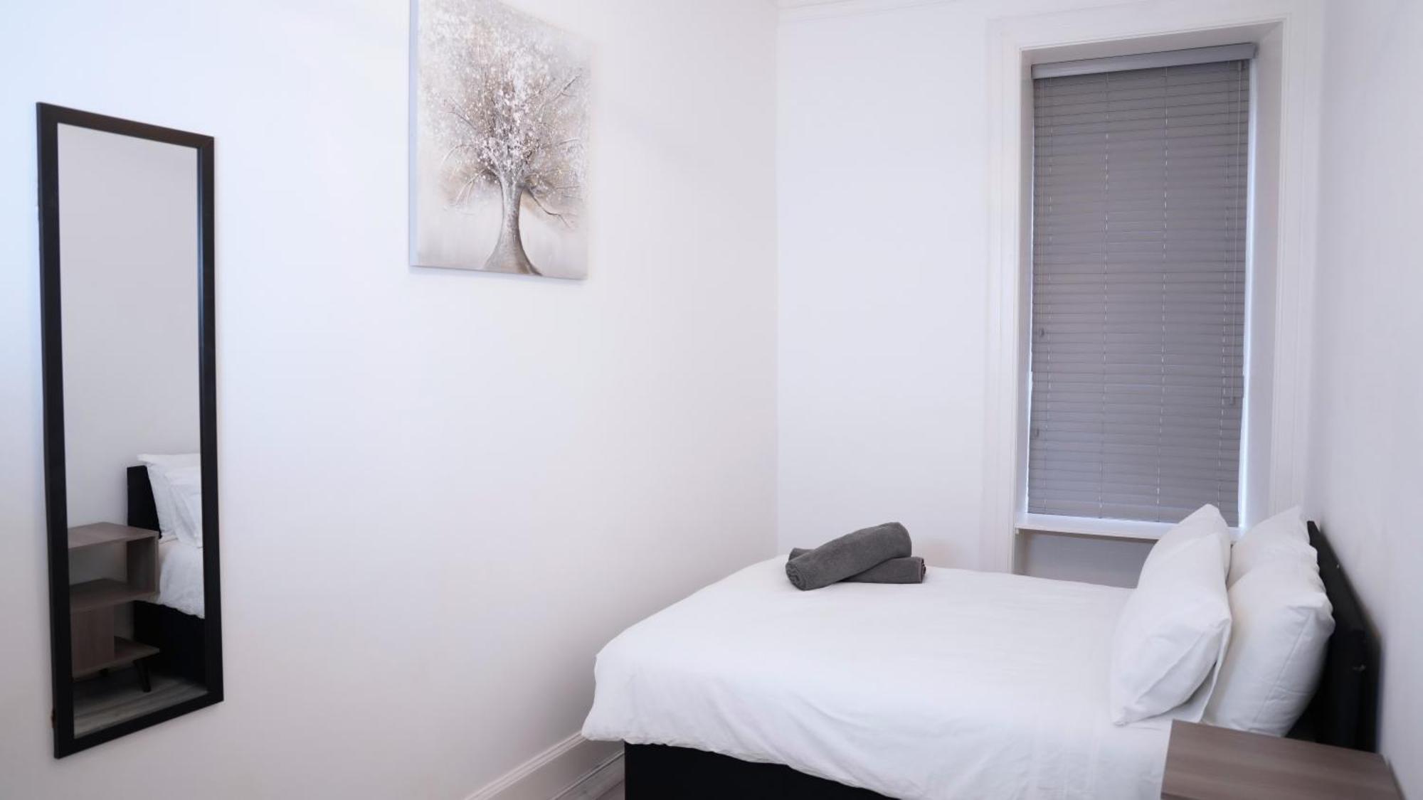 Recently Refurbished 2 Bedroom Apartment! Glasgow