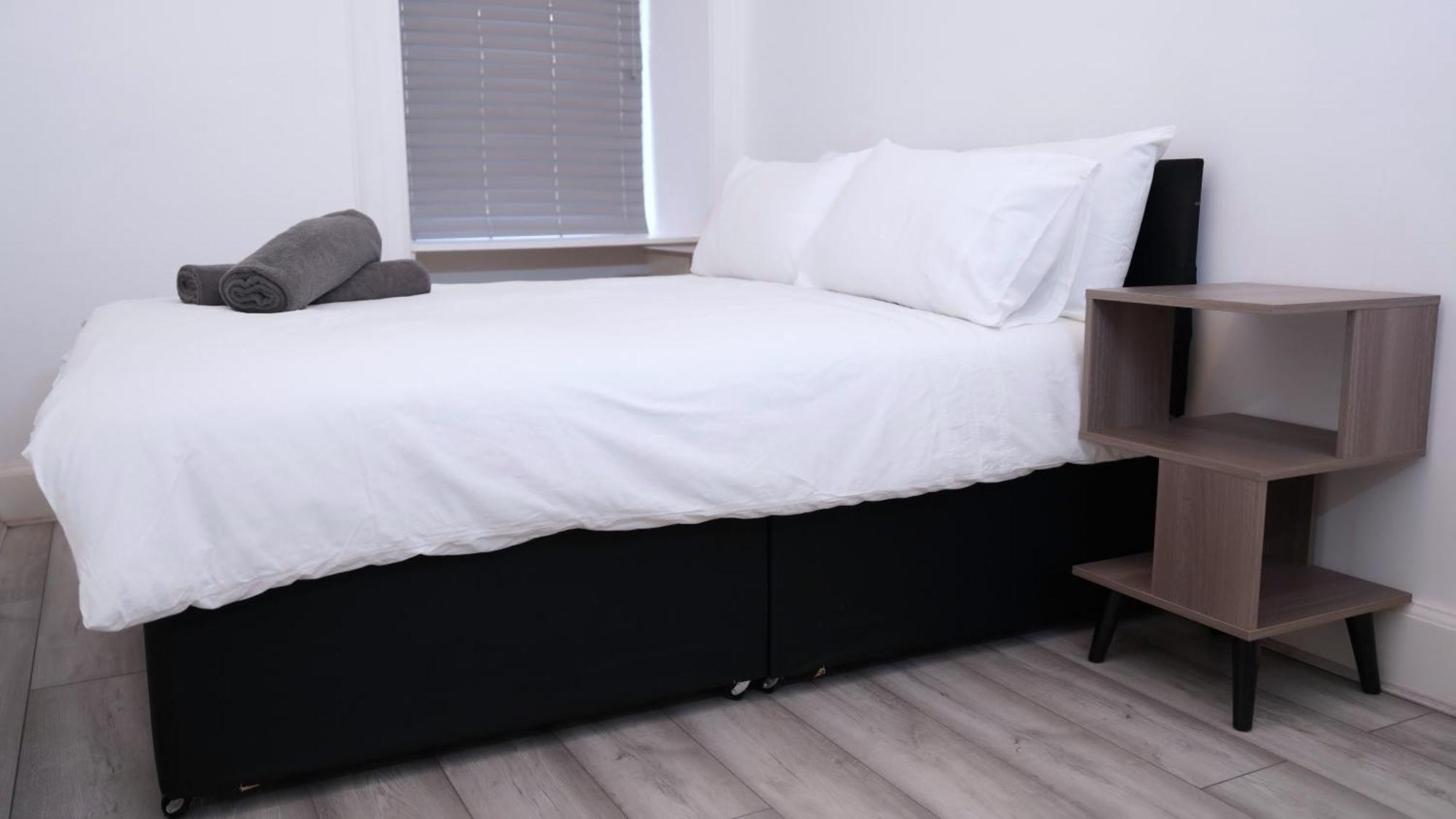 Recently Refurbished 2 Bedroom Apartment! * Glasgow