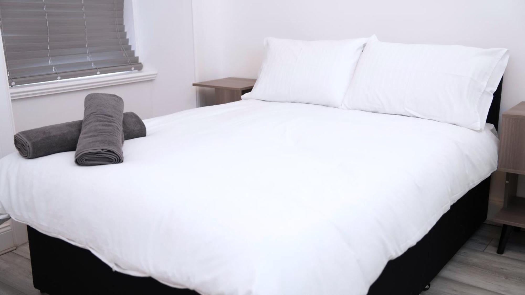 Recently Refurbished 2 Bedroom Apartment! Glasgow