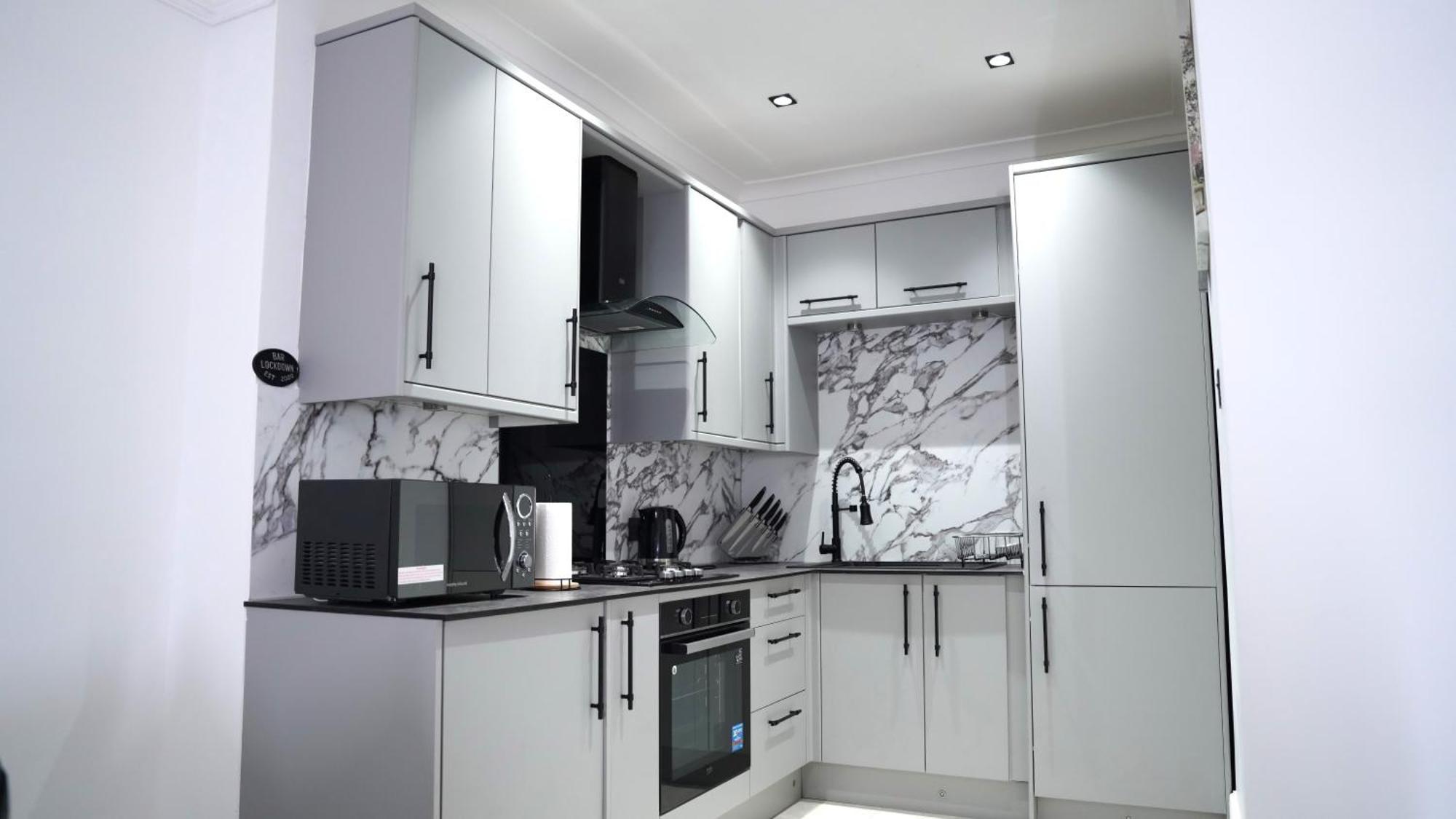 Recently Refurbished 2 Bedroom Apartment! Apartment *
