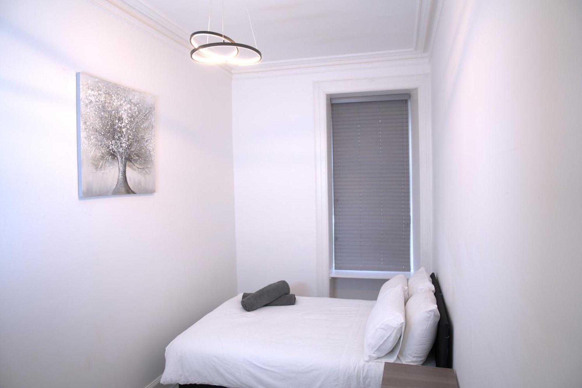 Recently Refurbished 2 Bedroom Apartment! *