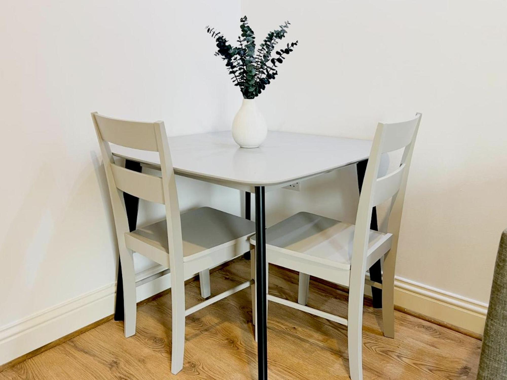 Chic Retreat In Ibrox Apartment