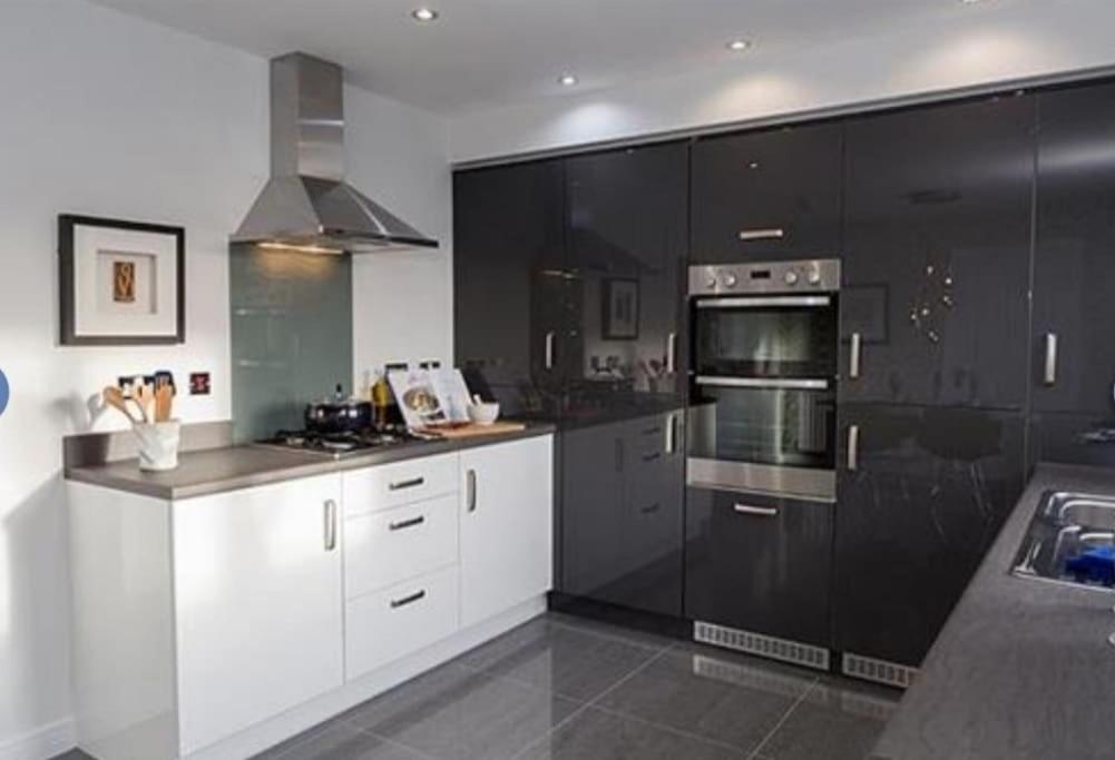 Entire 4 Bed Perfect Family In Villa *