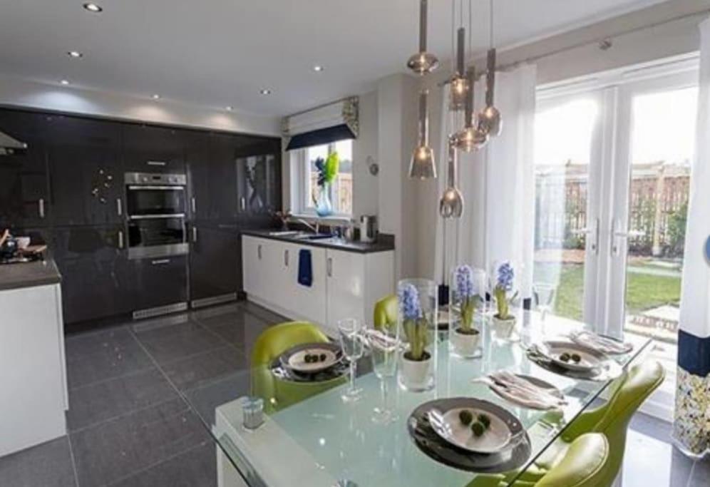 Villa Entire 4 Bed Perfect Family In Glasgow
