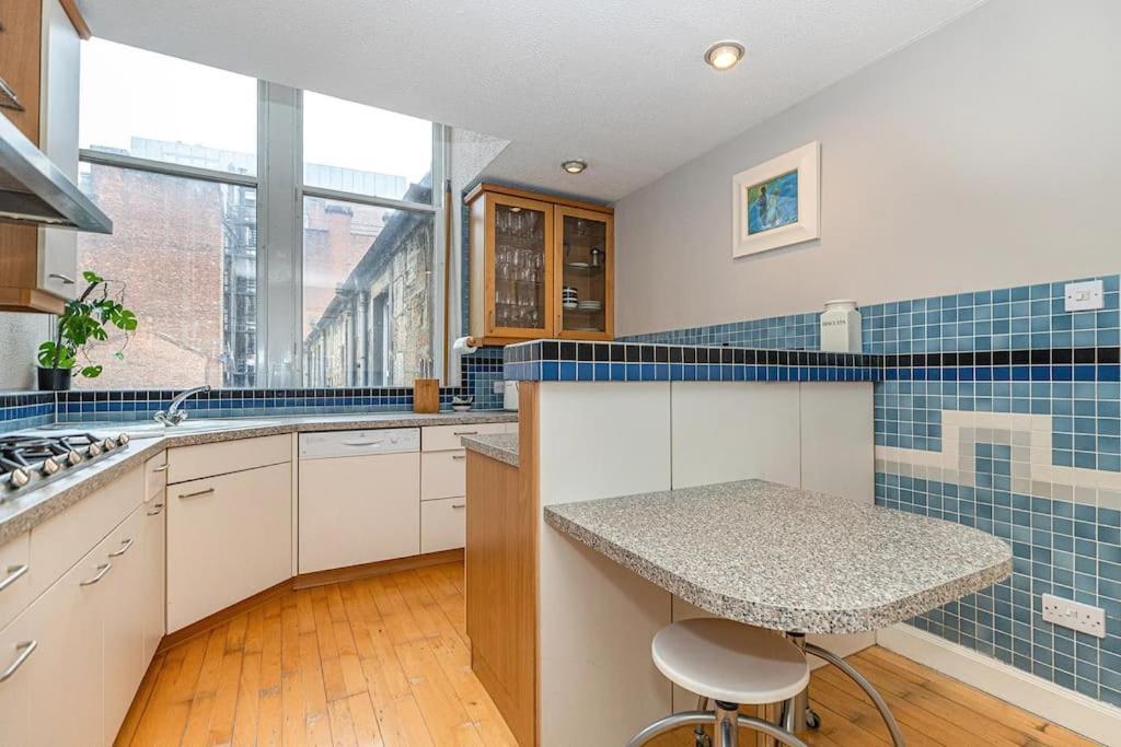 Bright And Duplex In Centre *