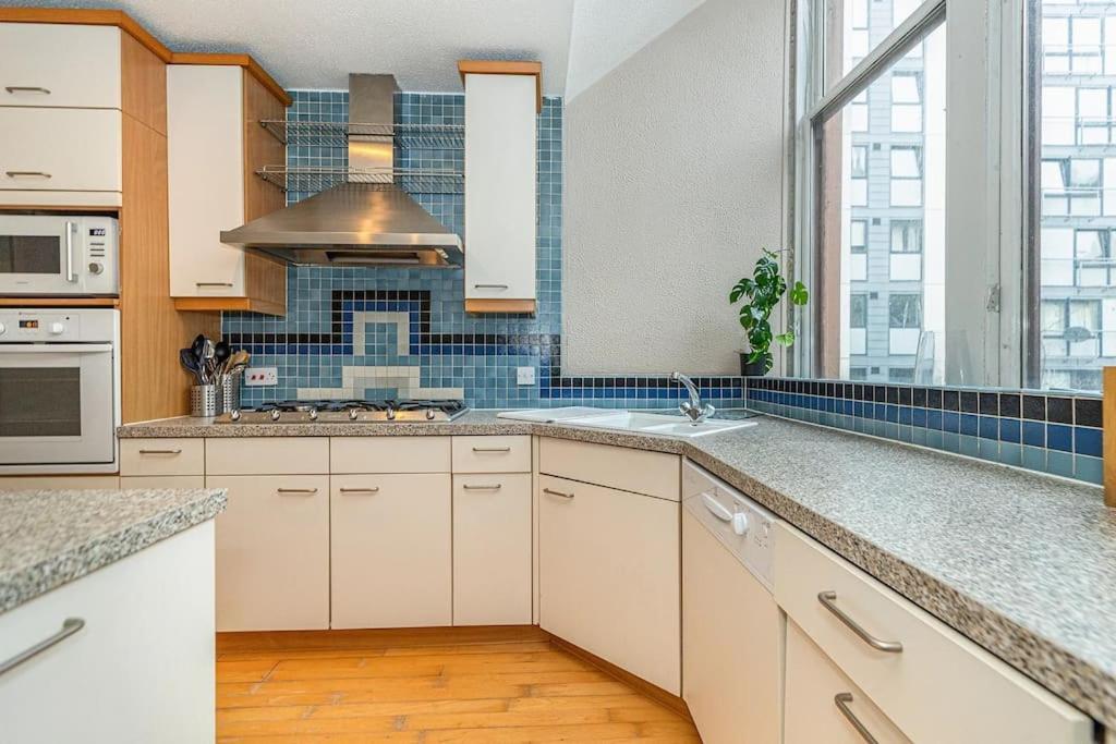 Bright And Duplex In Centre *