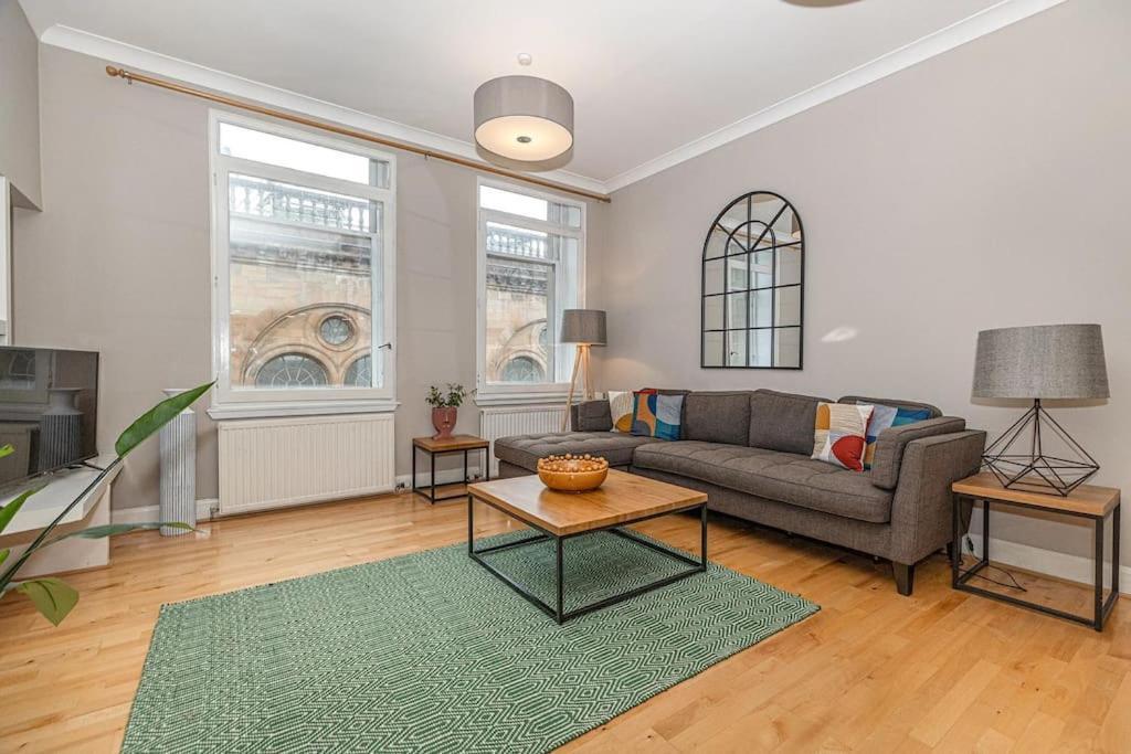 Bright And Duplex In Centre Glasgow